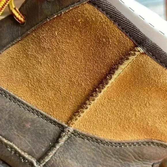 Ugg Child size 4 hiking boot. - Picture 7 of 9